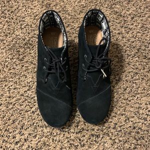Tom’s wedge bootie